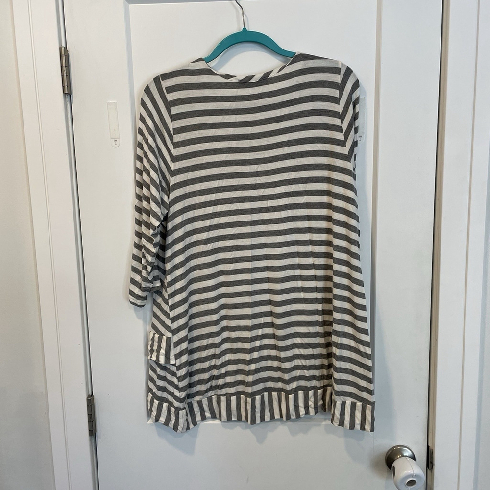 Meri Skye Top Womens Plus 1X Striped Print asymmetrical ruffle hem - Picture 2 of 4